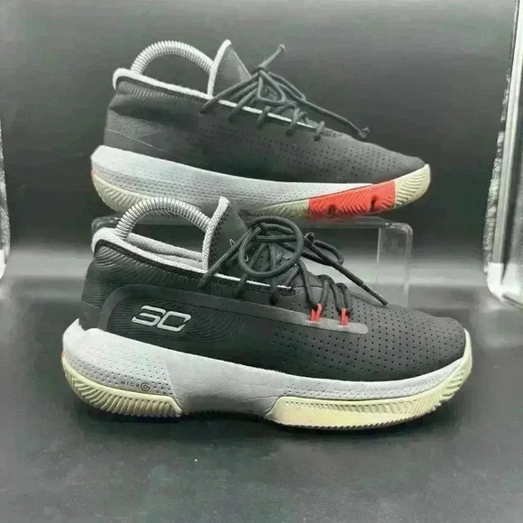 UNDER ARMOUR SC 3ZERO III Black Gray Red Big Kids Size 6Y Stephen Curry